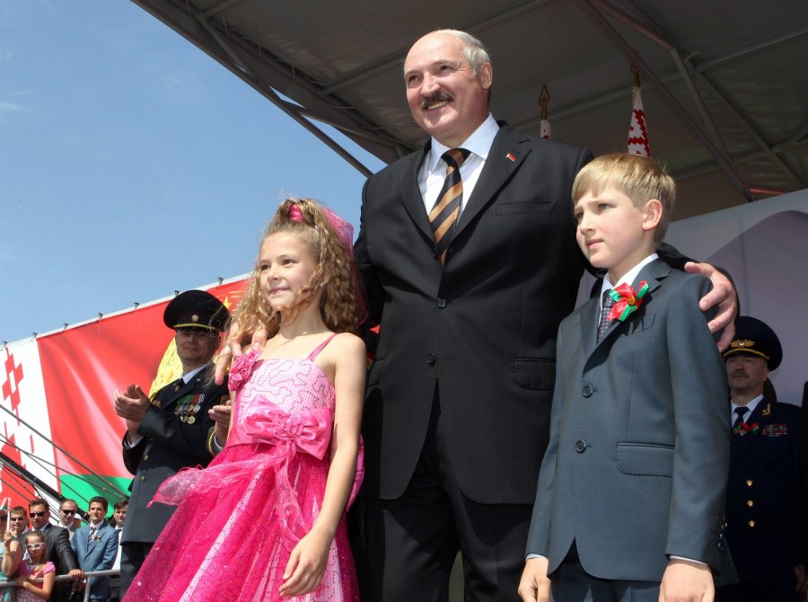 Биография президента Белоруссии Александра Лукашенко